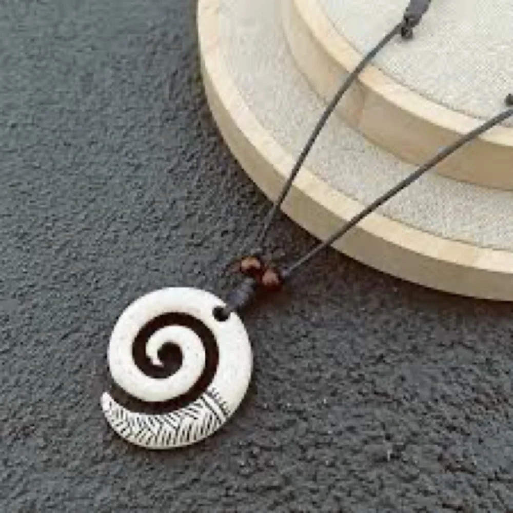 New Handmade Boho Hawaiian Tribal Engraved Spiral Helix Hook Pendant Necklace